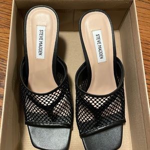 Like new Steve Madden black heels size 8. Like new.